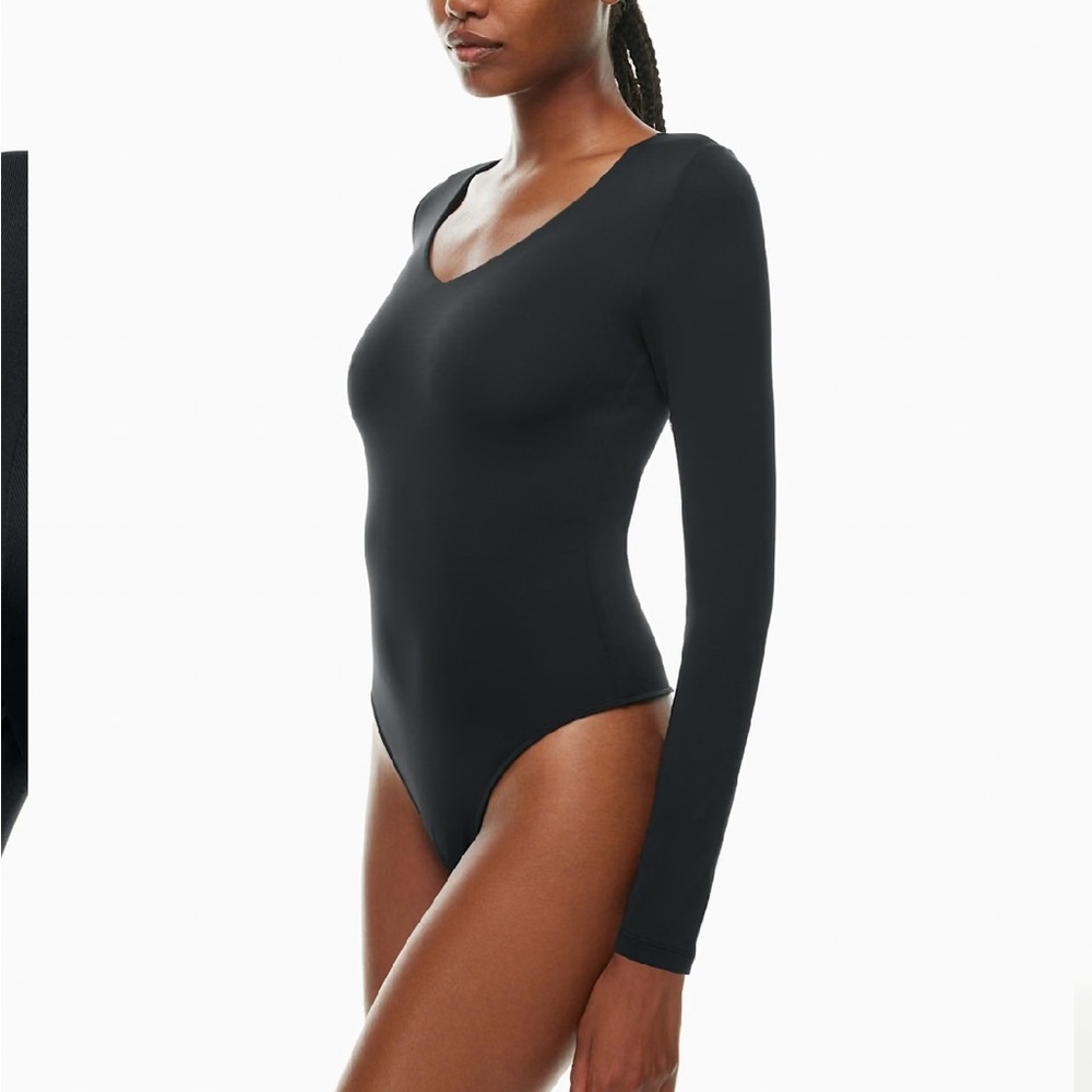 Aritzia contour V-Neck Longsleeve Bodysuit - Picture 2 of 3